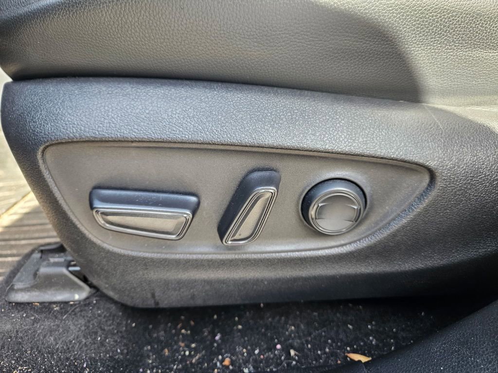 Used 2023 Toyota Highlander XLE image 16