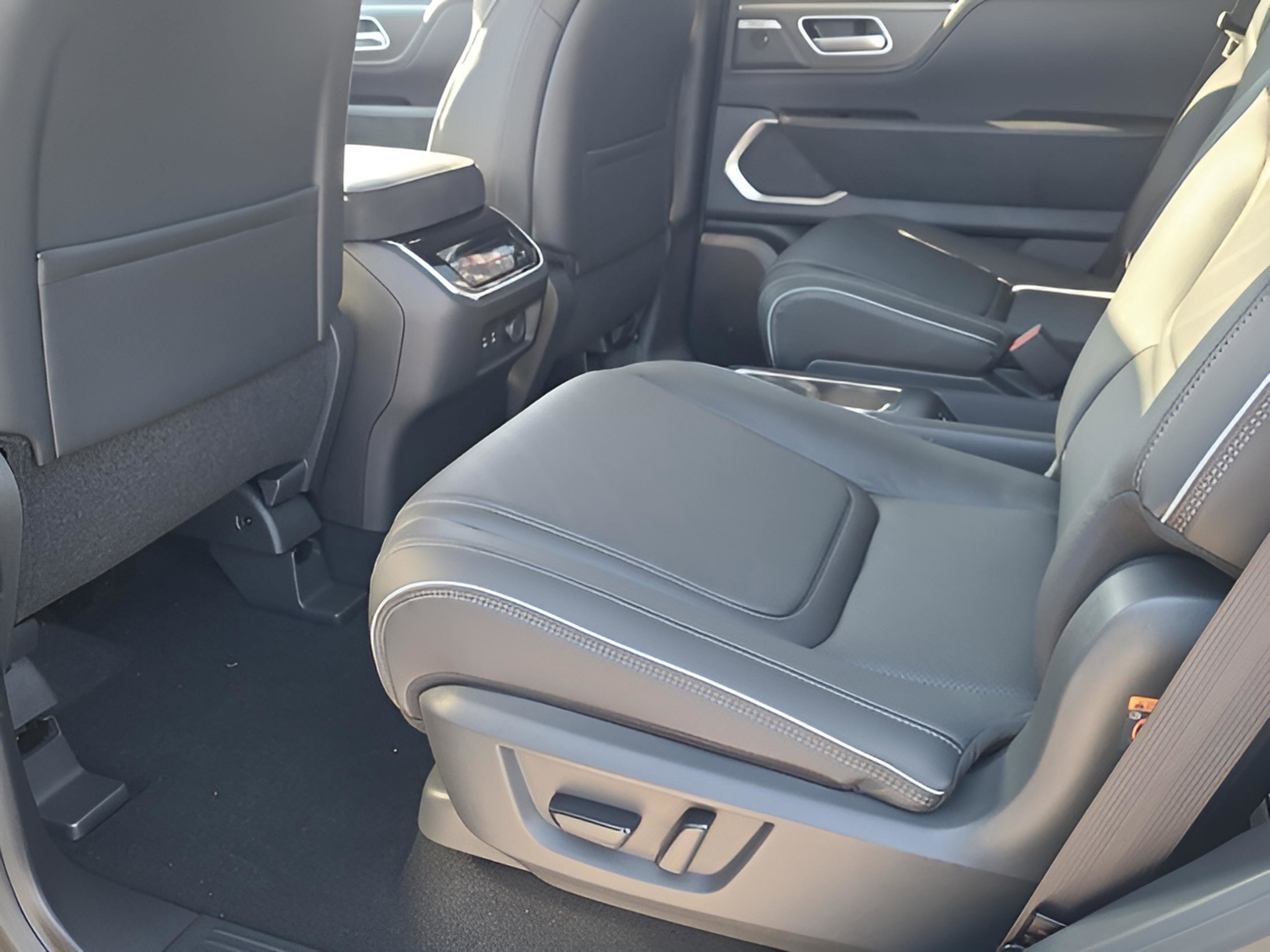 New 2026 INFINITI QX80 Luxe w/ Cargo Package image 11