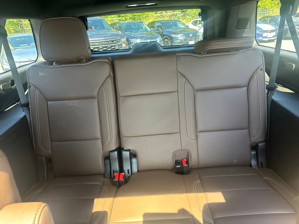 Used 2024 Chevrolet Suburban High Country w/ Advanced Technology Package AWD/4WD image 14