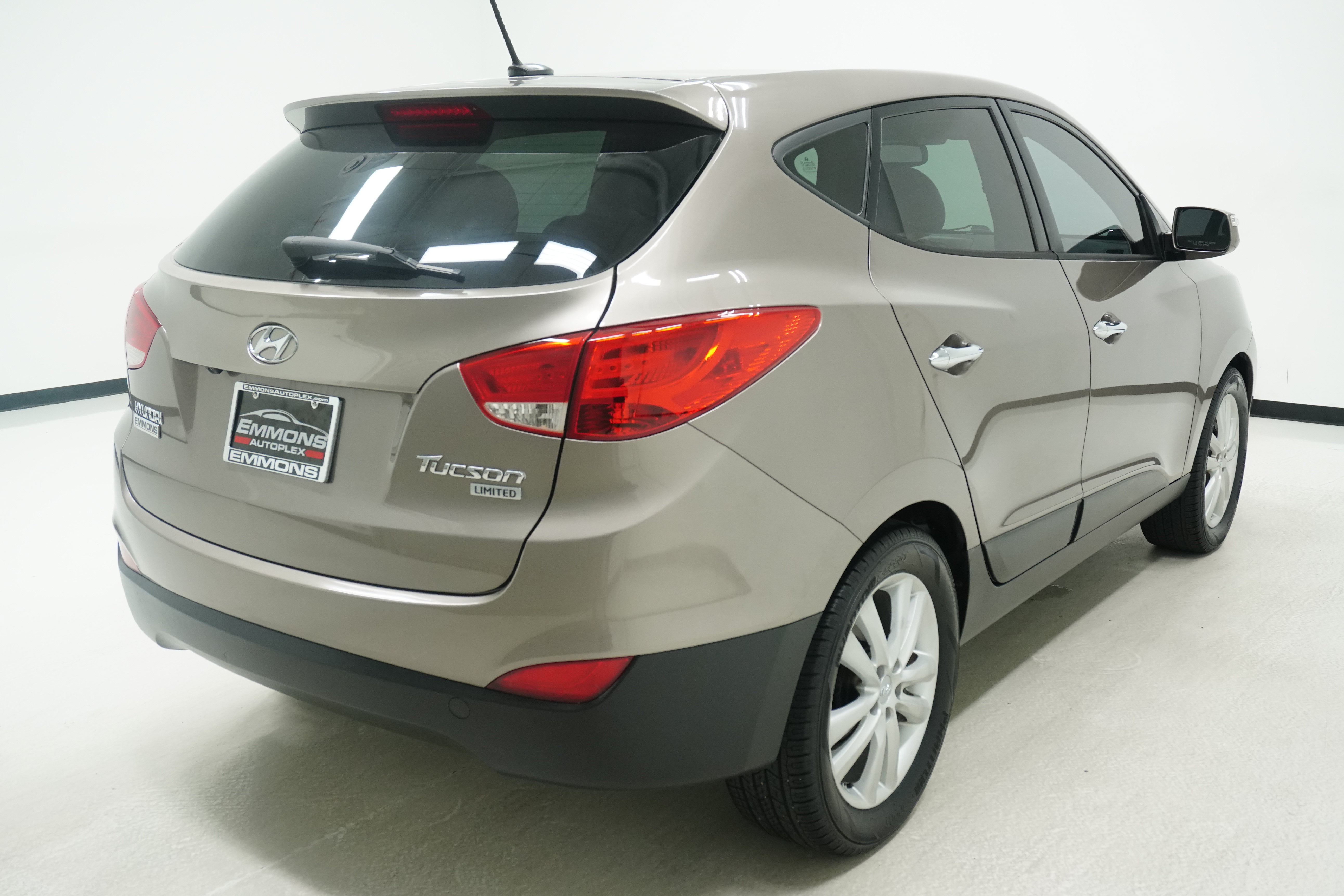 Used 2012 Hyundai Tucson Limited w/ Premium Pkg FWD image 4