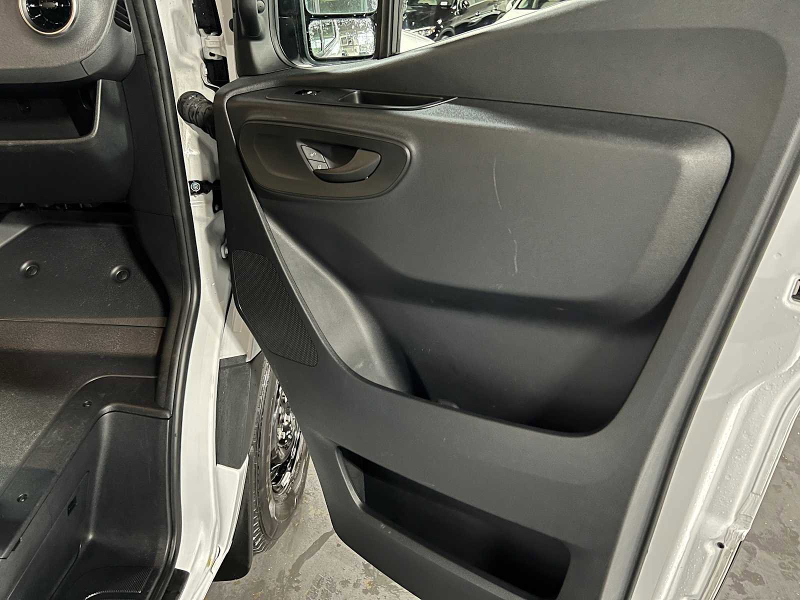 Used 2025 Mercedes-Benz Sprinter 2500 image 10