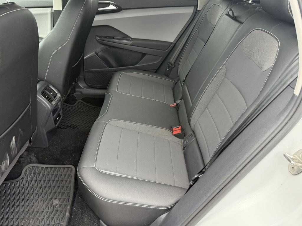 Certified 2022 Volkswagen Taos SE FWD image 23
