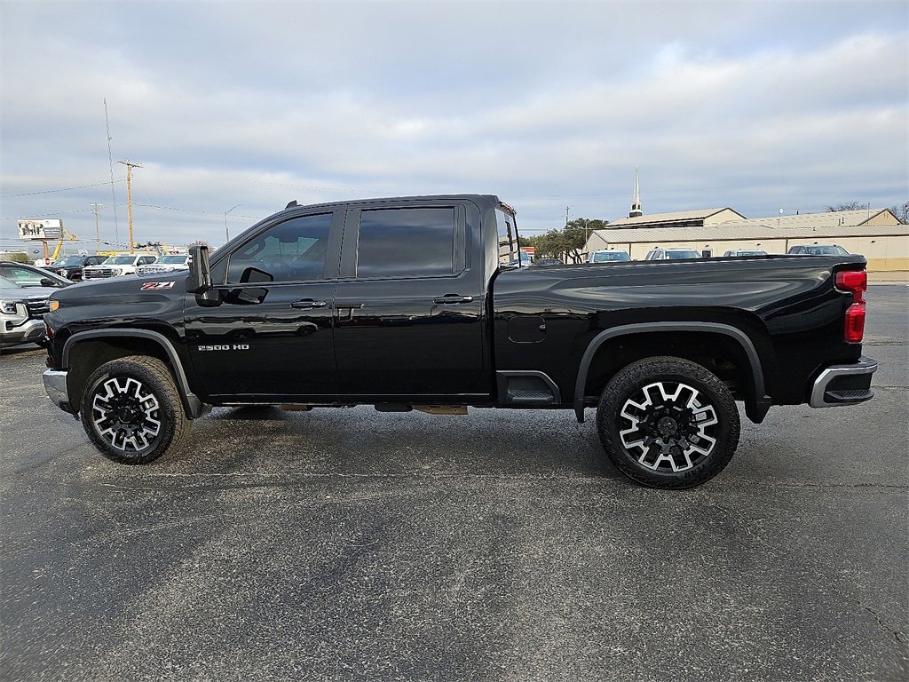 Used 2025 Chevrolet Silverado 2500 LT w/ Leather Package image 2