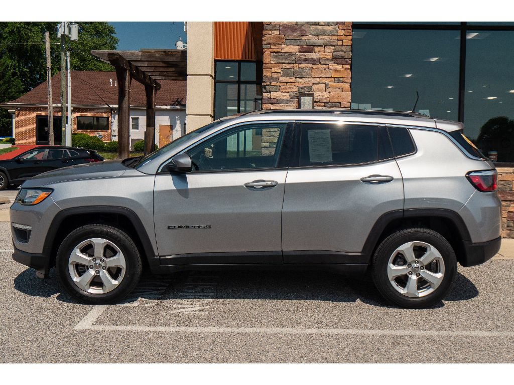 Used 2019 Jeep Compass Latitude w/ Cold Weather Group AWD/4WD image 6