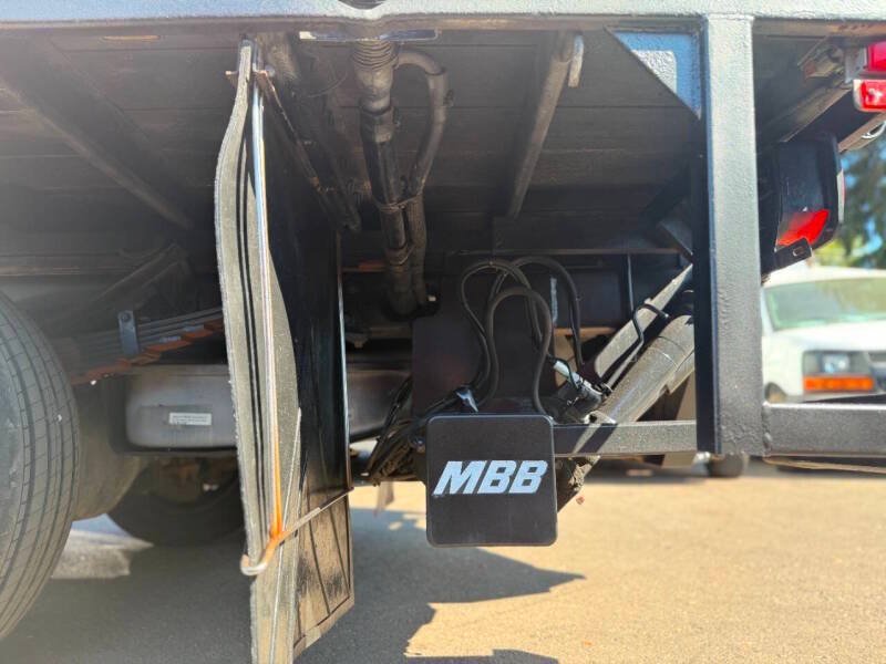 Used 2011 Ford F550 2WD Crew Cab Super Duty w/ Payload Upgrade Pkg image 31
