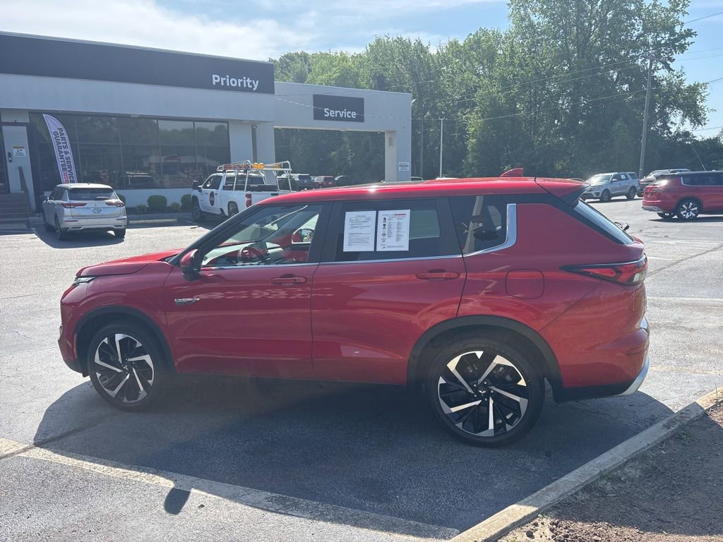Used 2023 Mitsubishi Outlander 4WD Plug-In Hybrid image 6