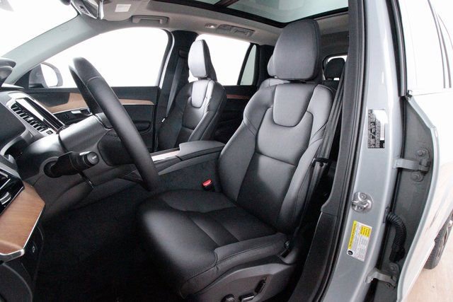 Certified 2025 Volvo XC90 B6 Plus w/ Protection Package Premier image 21