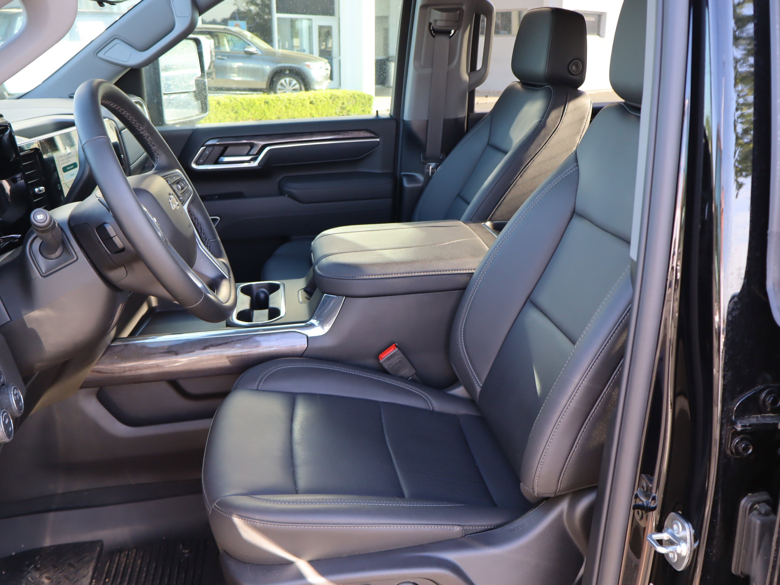 Used 2025 Chevrolet Silverado 2500 LTZ w/ LTZ Plus Package AWD/4WD image 19