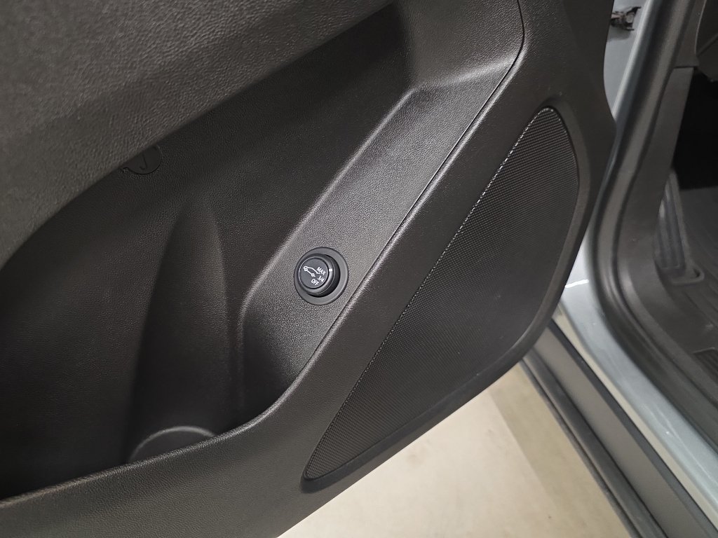 Used 2024 Chevrolet Equinox LT FWD image 22