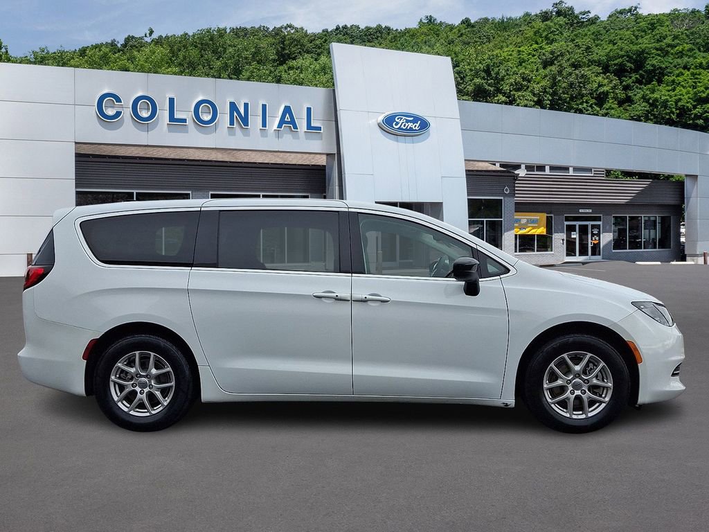Used 2024 Chrysler Voyager LX image 7