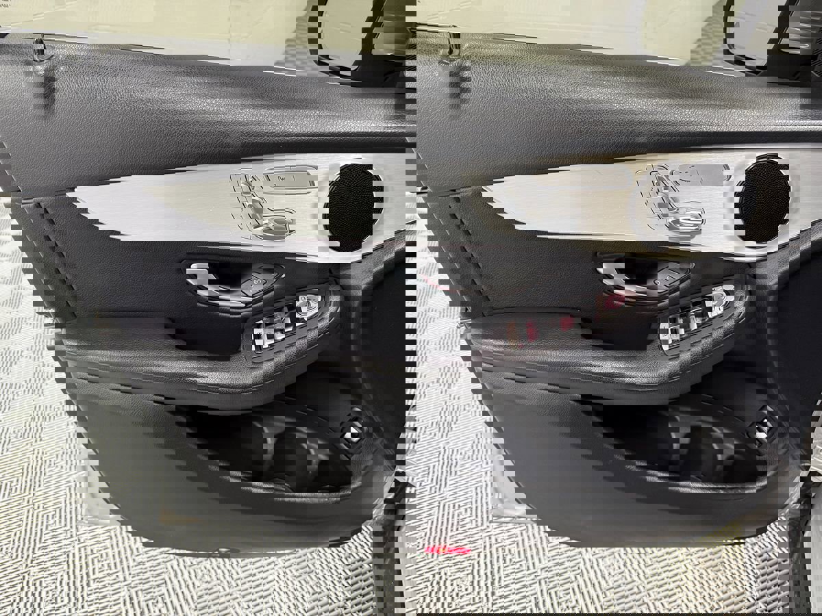 Used 2020 Mercedes-Benz GLC 300 4MATIC image 9