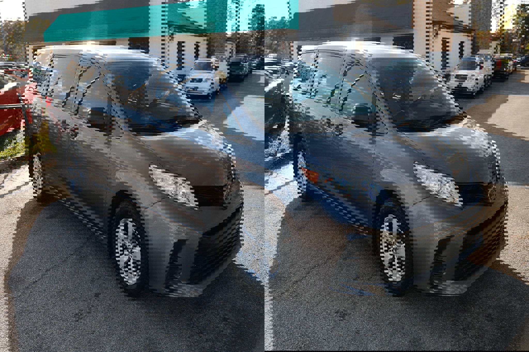 Used 2019 Toyota Sienna L image 20