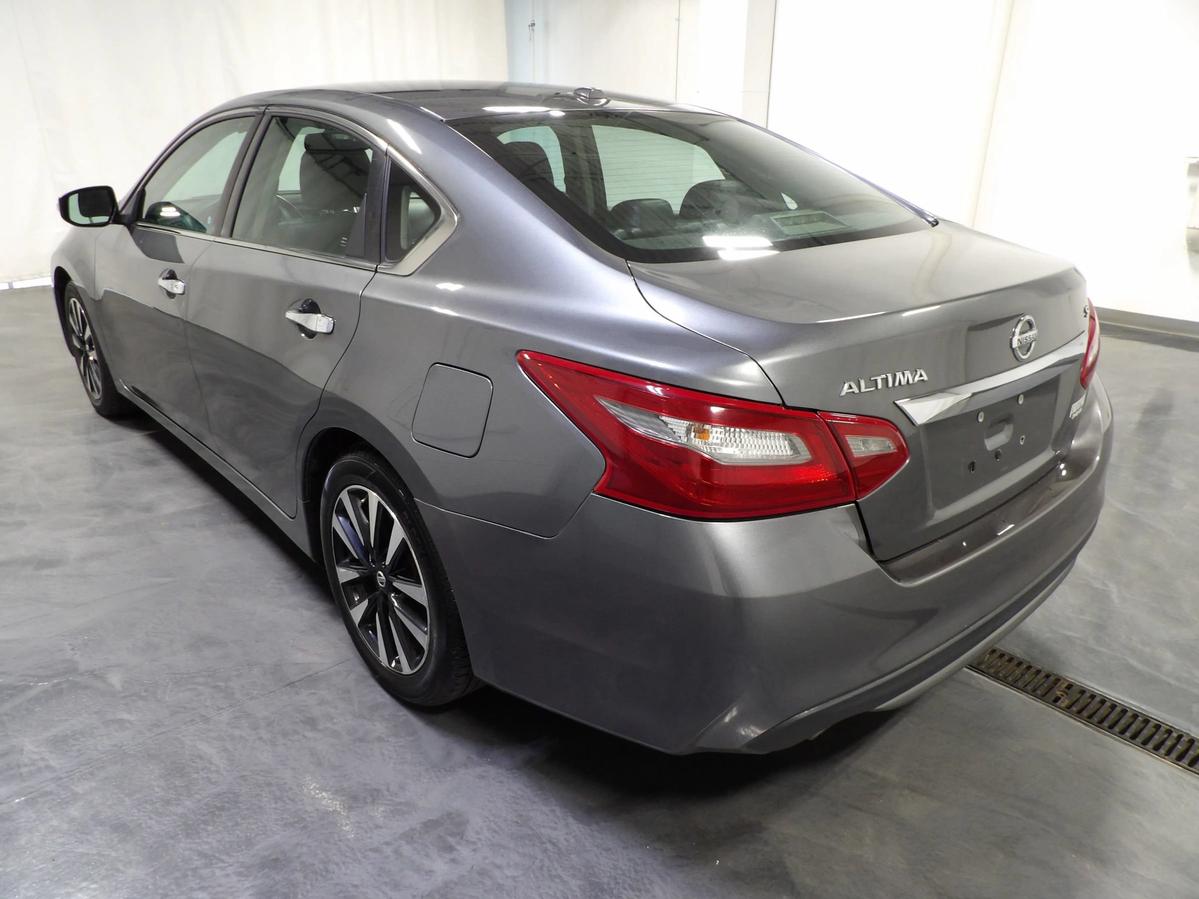 Used 2018 Nissan Altima 2.5 SL FWD image 6