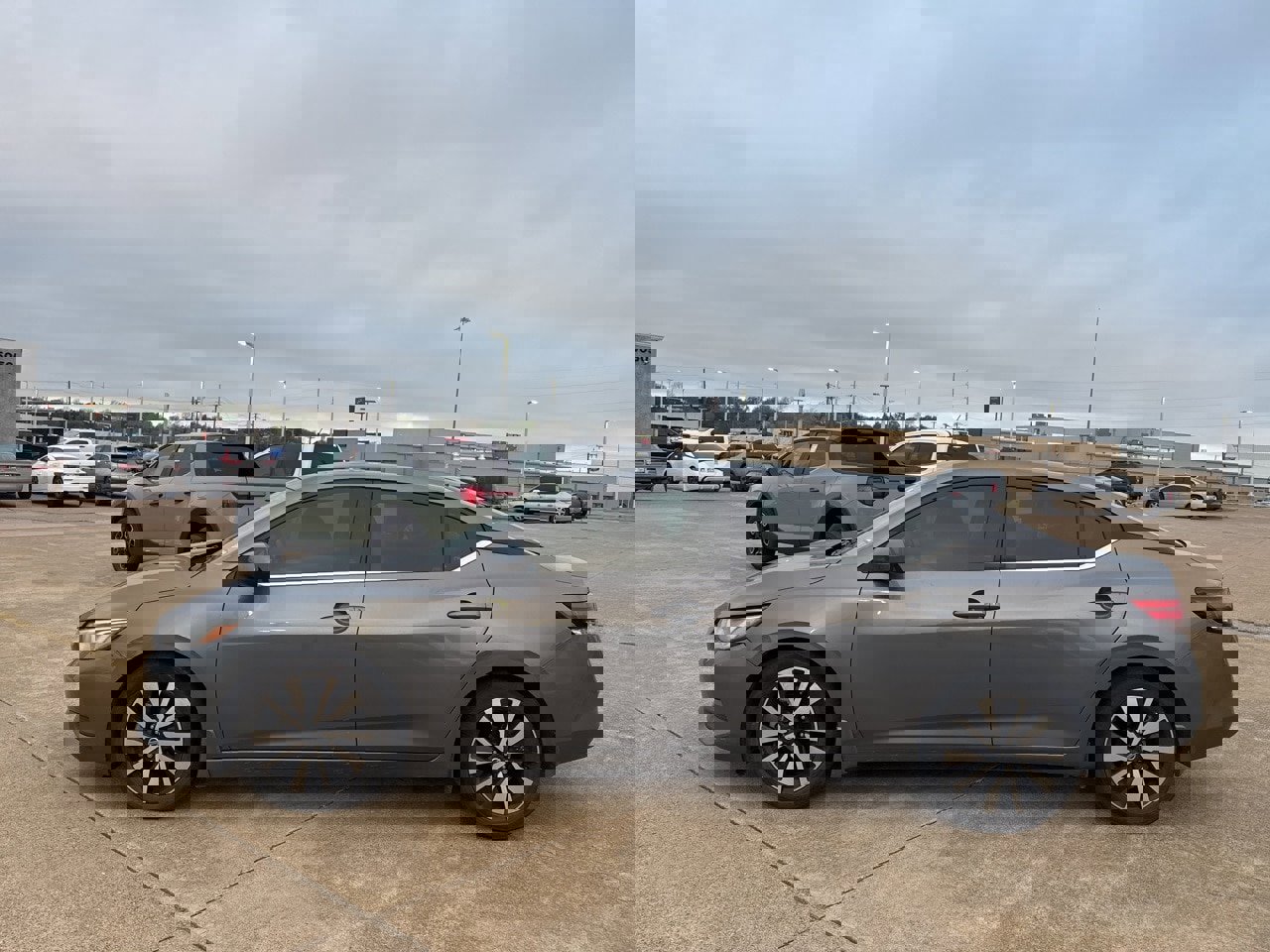 Used 2022 Nissan Sentra SV w/ SV Premium Package image 11