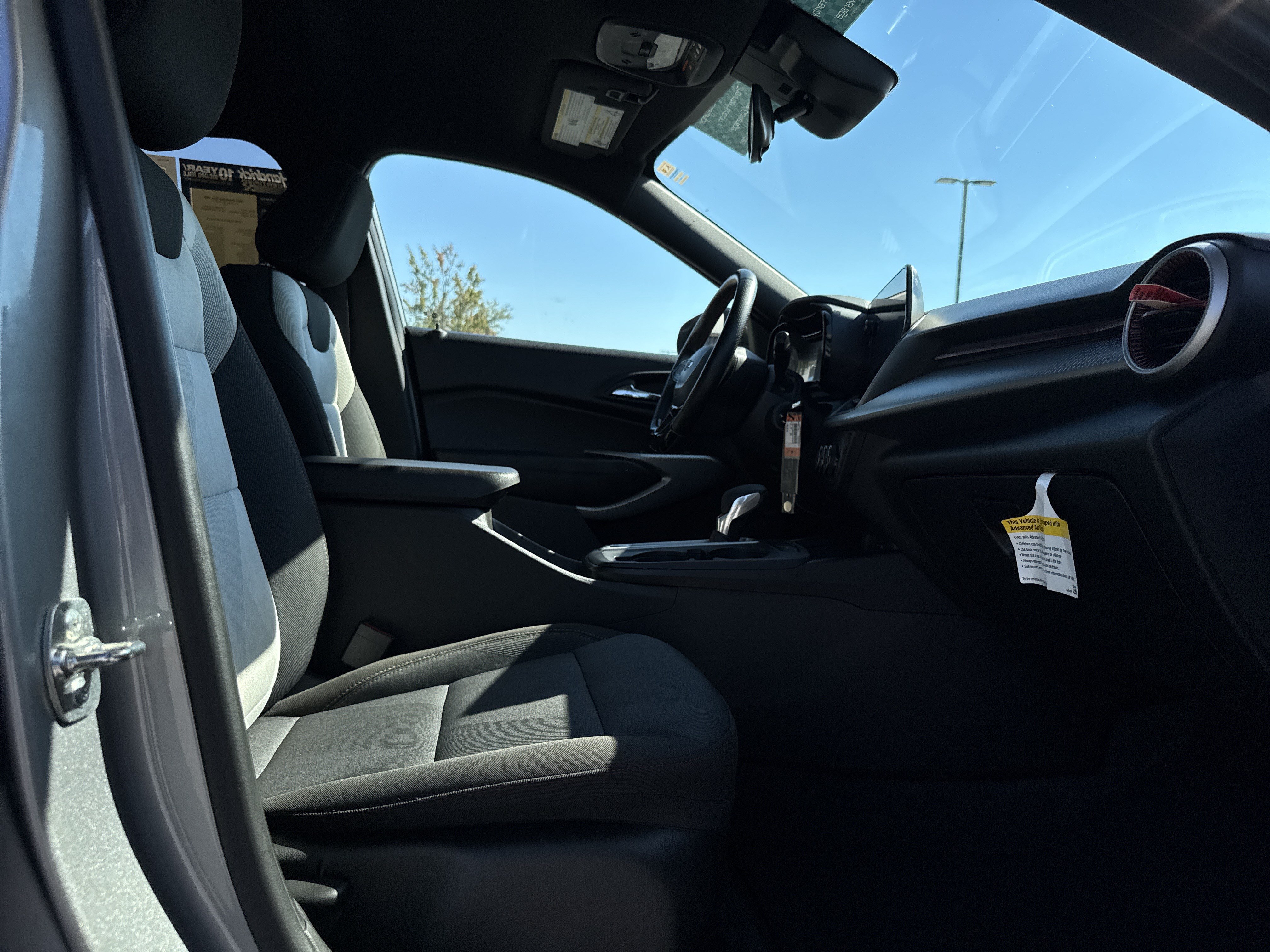 Used 2025 Chevrolet Trax RS w/ Driver Confidence Package FWD image 29