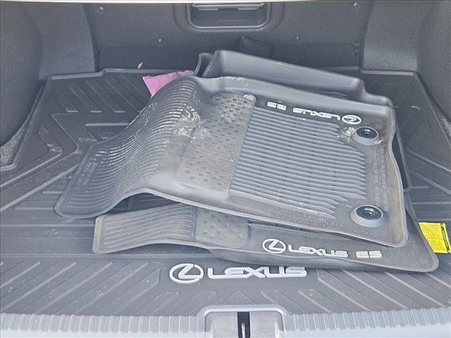 Used 2025 Lexus ES 300h w/ Premium Package FWD image 6