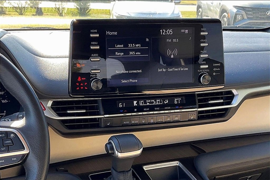 Used 2024 Toyota Sienna XLE image 16