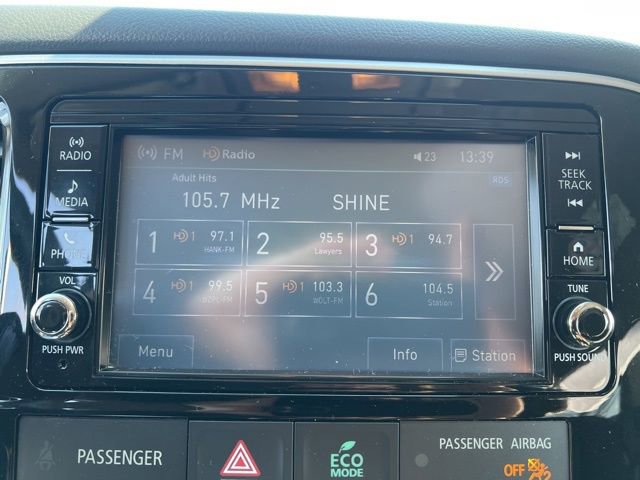 Used 2018 Mitsubishi Outlander AWD image 17