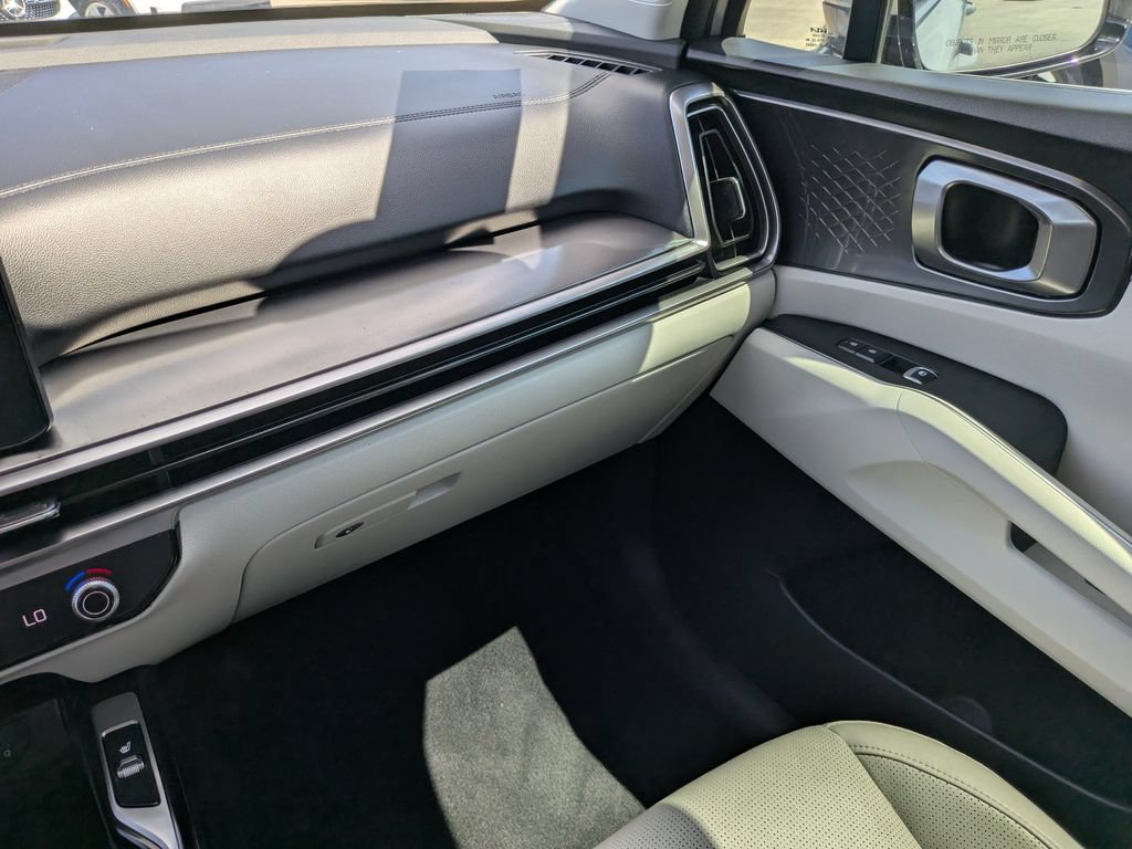 Certified 2025 Kia Sorento S w/ Panoramic Sunroof Package FWD image 17