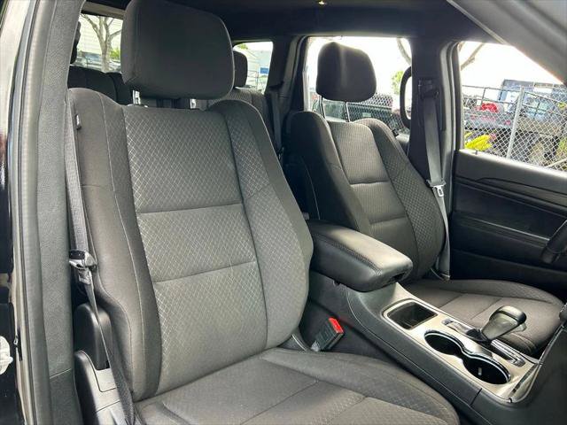 Certified 2022 Jeep Grand Cherokee Laredo E RWD image 39