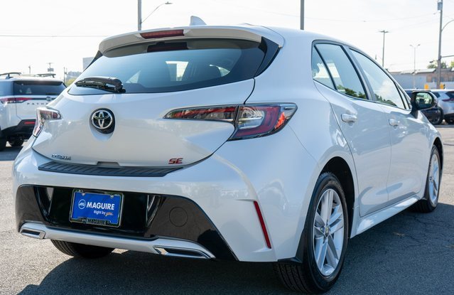 Used 2022 Toyota Corolla SE w/ SE Preferred Package image 6