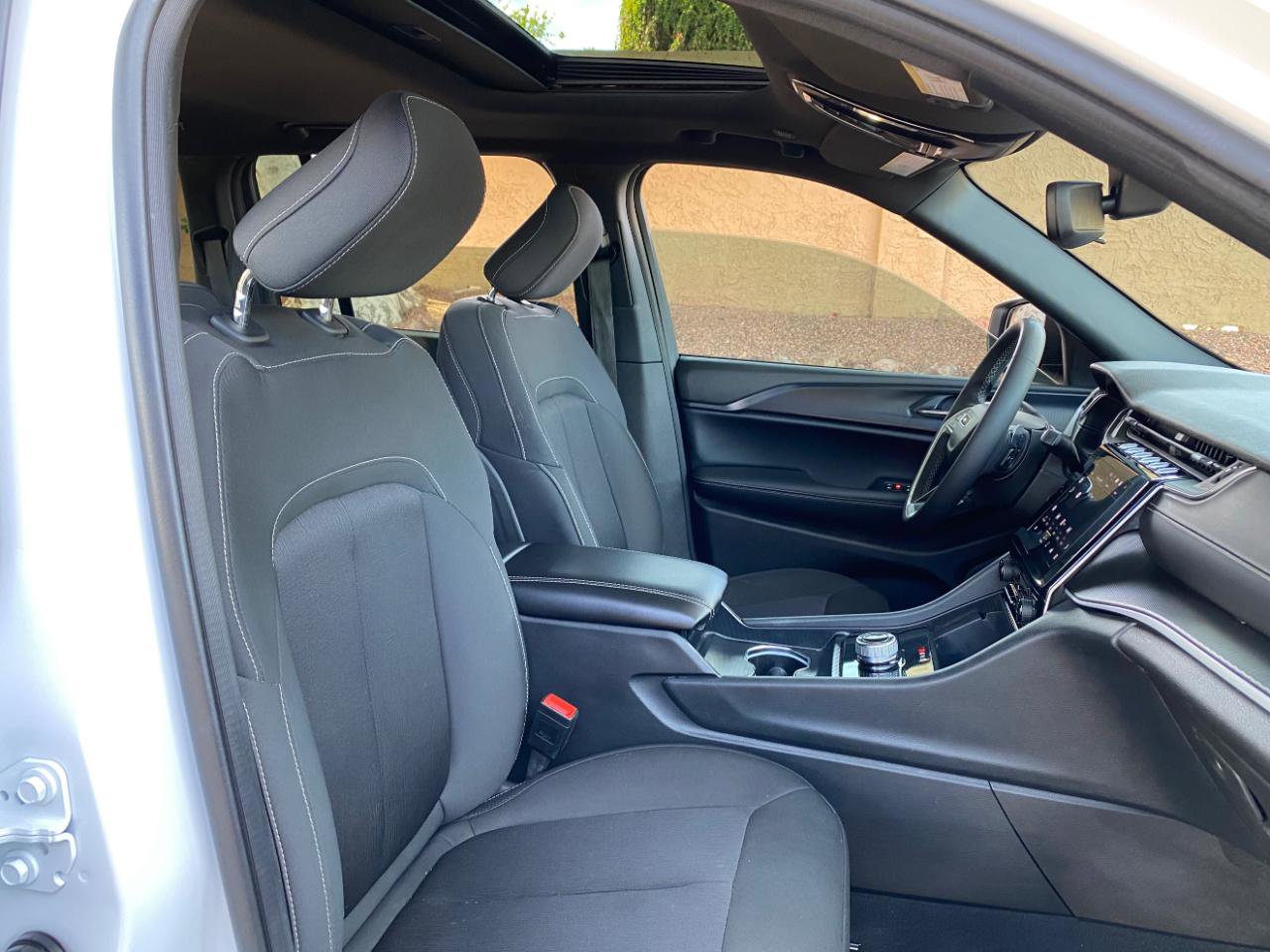 Used 2024 Jeep Grand Cherokee Laredo X w/ Trailer Tow Package AWD/4WD image 47