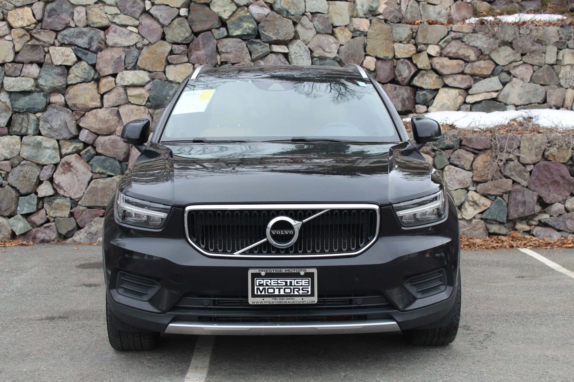 Used 2019 Volvo XC40 T5 Momentum image 3