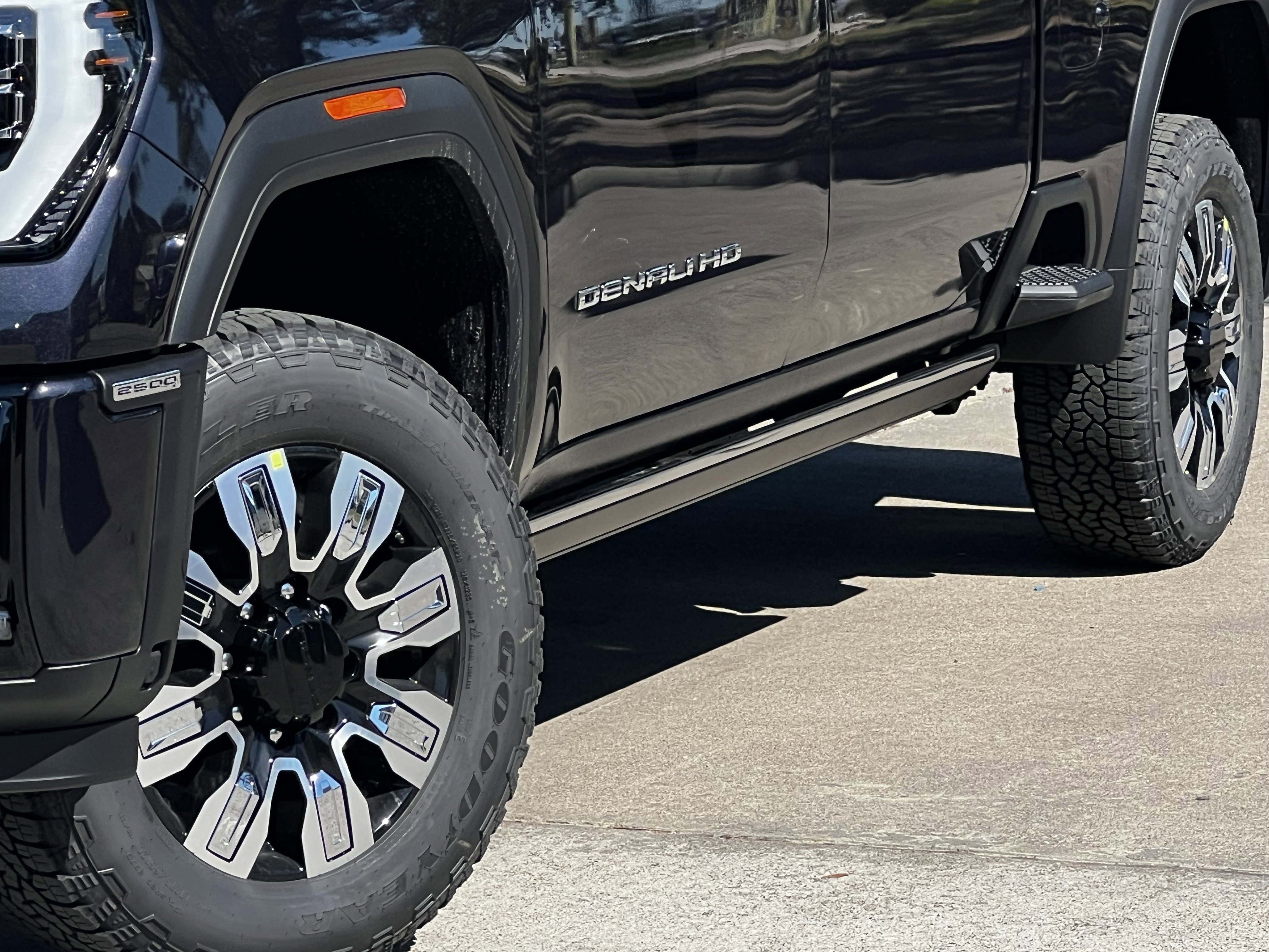 New 2026 GMC Sierra 2500 Denali w/ Denali Reserve Package image 8