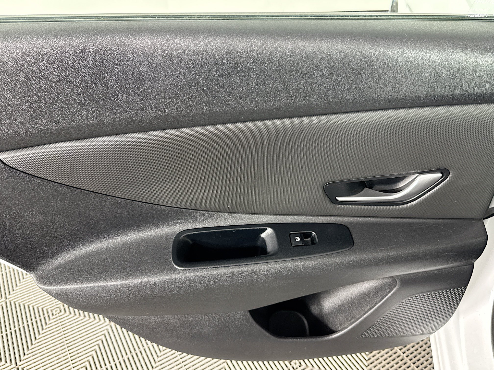 Used 2022 Hyundai Elantra SEL w/ Convenience Package FWD image 25
