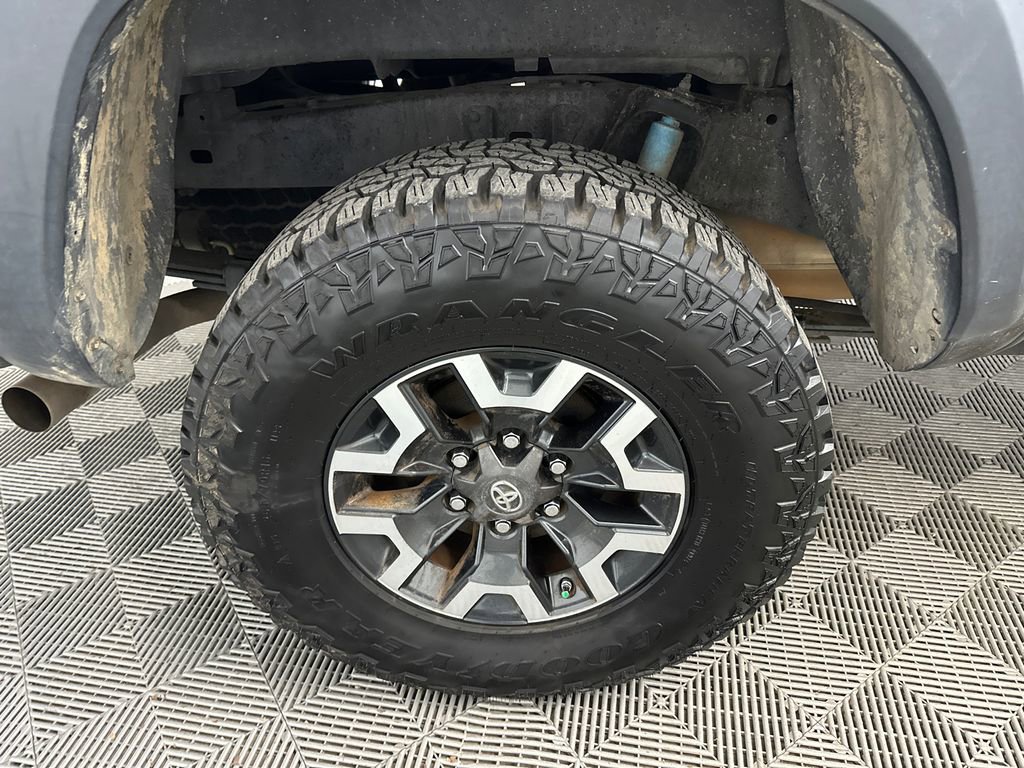 Used 2016 Toyota Tacoma TRD Off-Road w/ Towing Package image 11