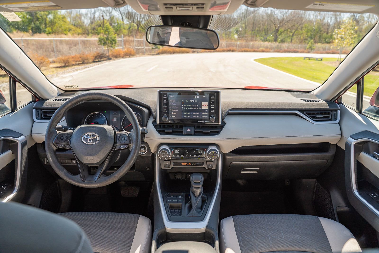 Used 2021 Toyota RAV4 XLE w/ Convenience Package image 21