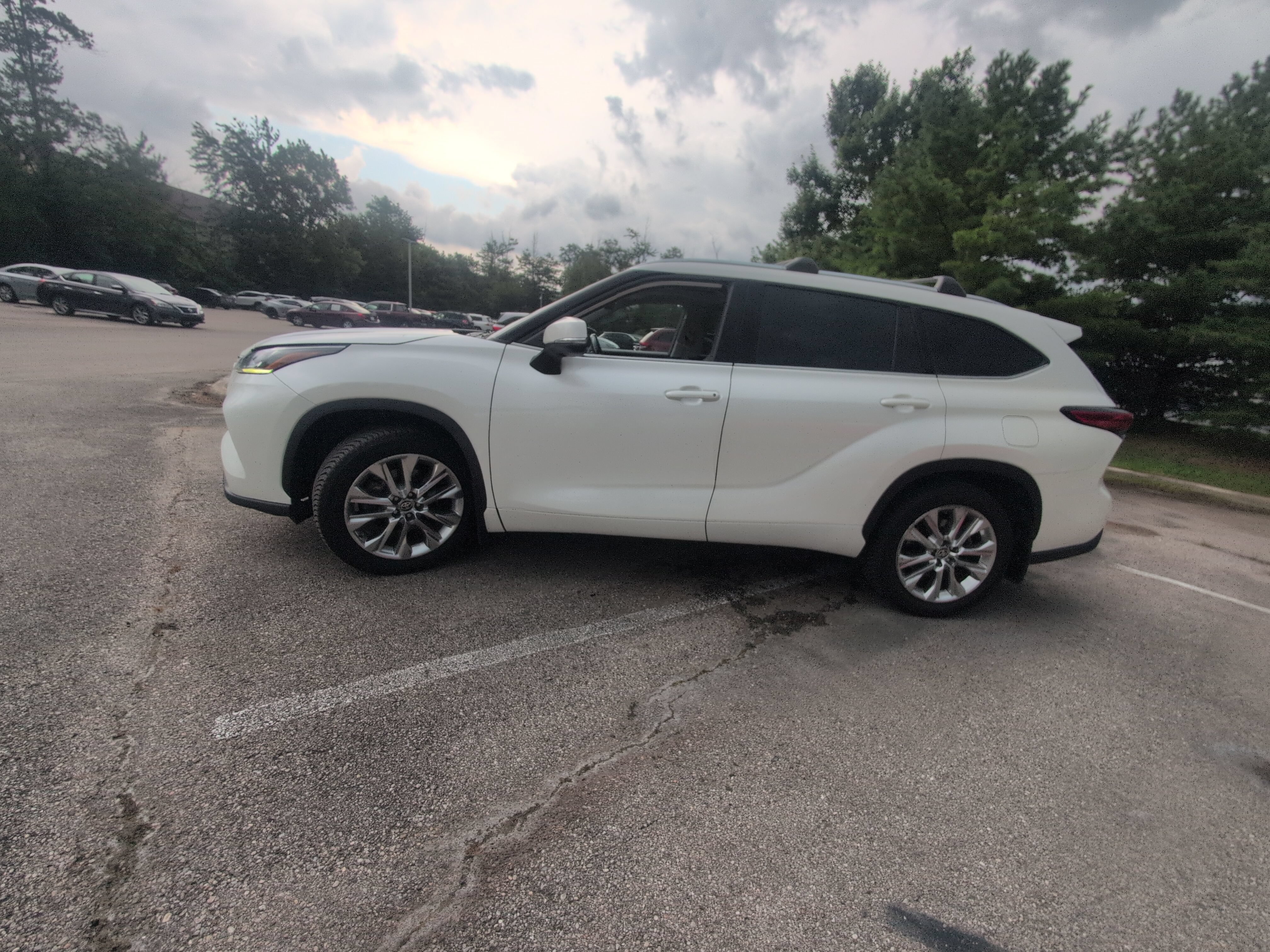 Used 2020 Toyota Highlander Limited AWD/4WD image 12