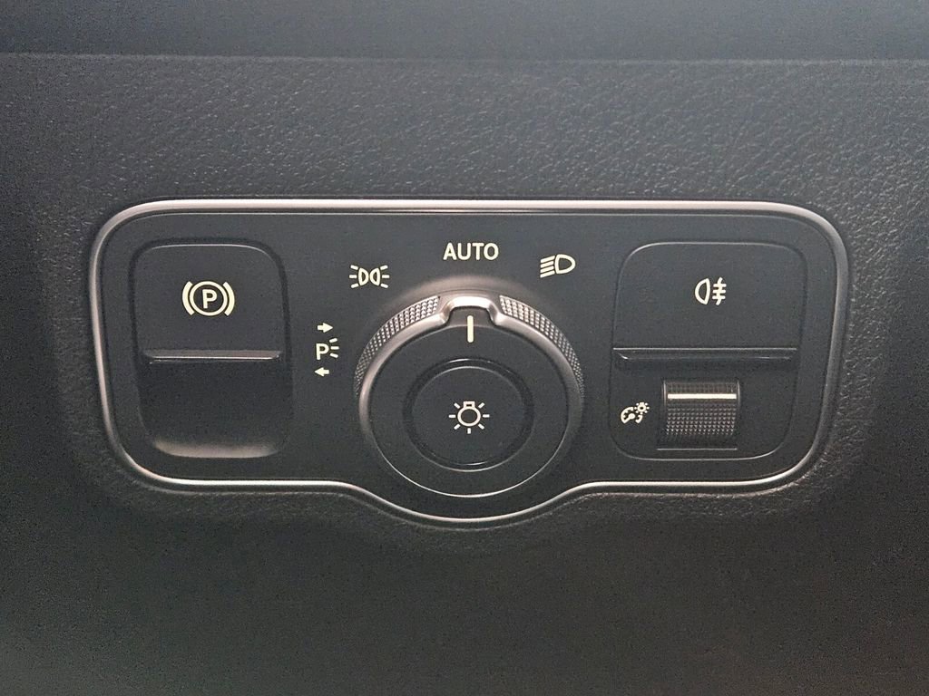 New 2026 Mercedes-Benz GLB 35 AMG 4MATIC image 23