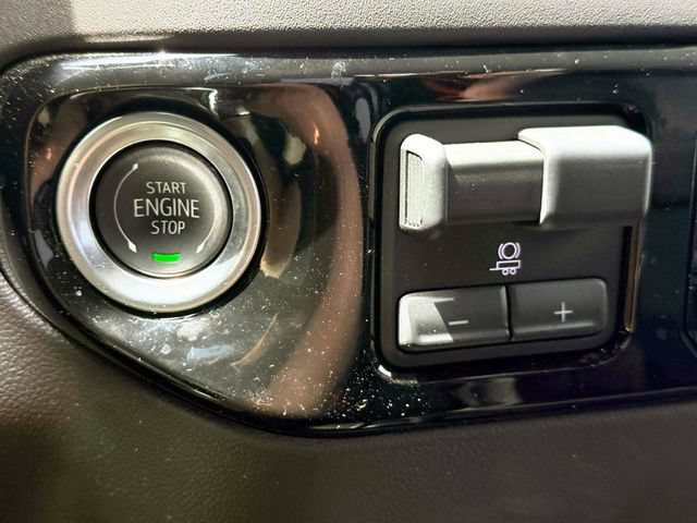 Used 2024 Chevrolet Silverado 1500 ZR2 w/ Technology Package AWD/4WD image 30