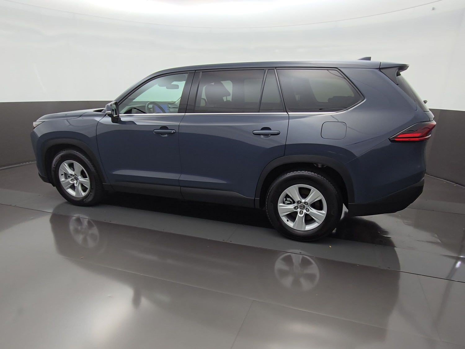 Certified 2025 Toyota Grand Highlander FWD image 6
