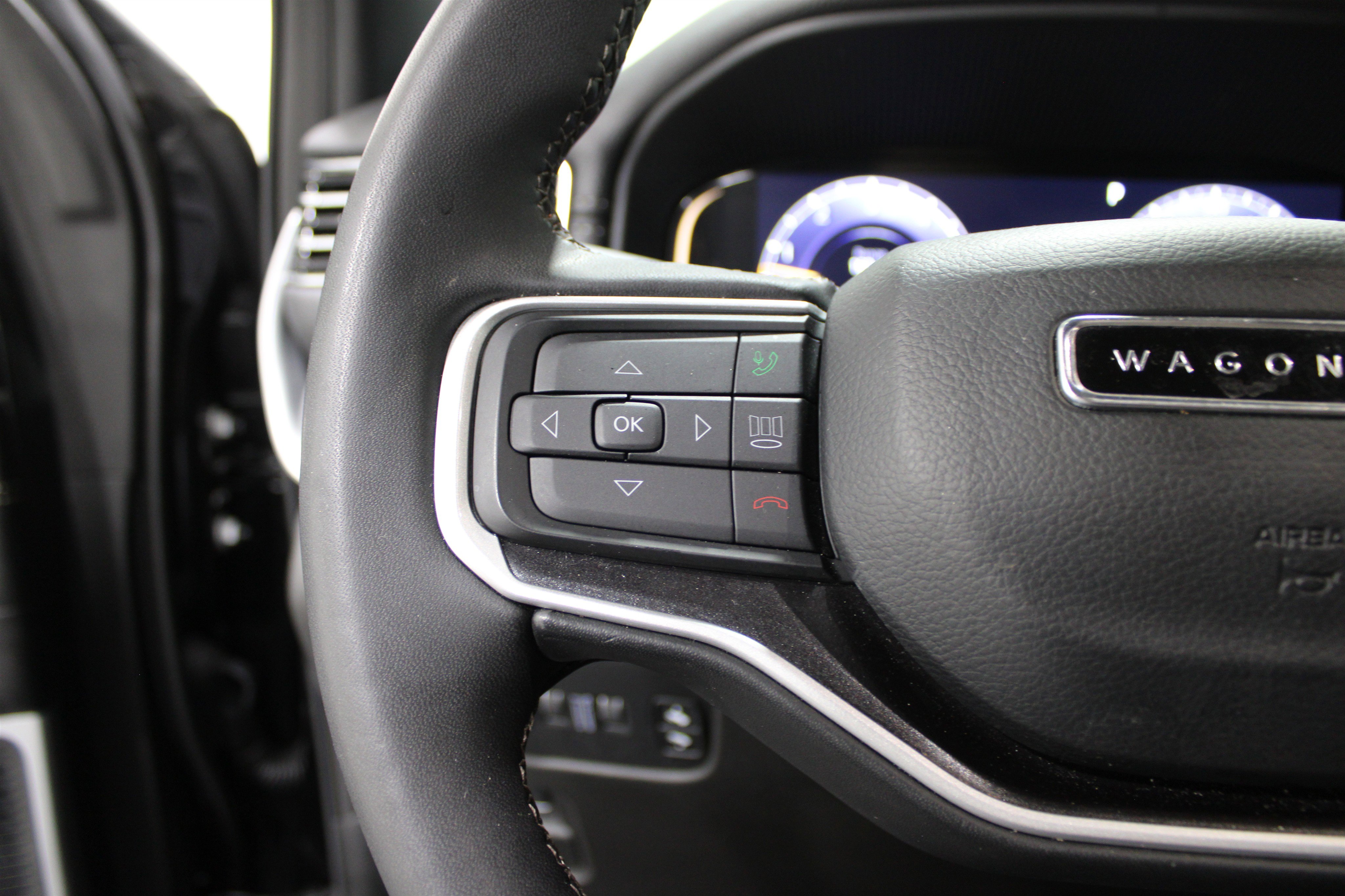 Used 2023 Jeep Wagoneer 4WD w/ Premium Group I image 12