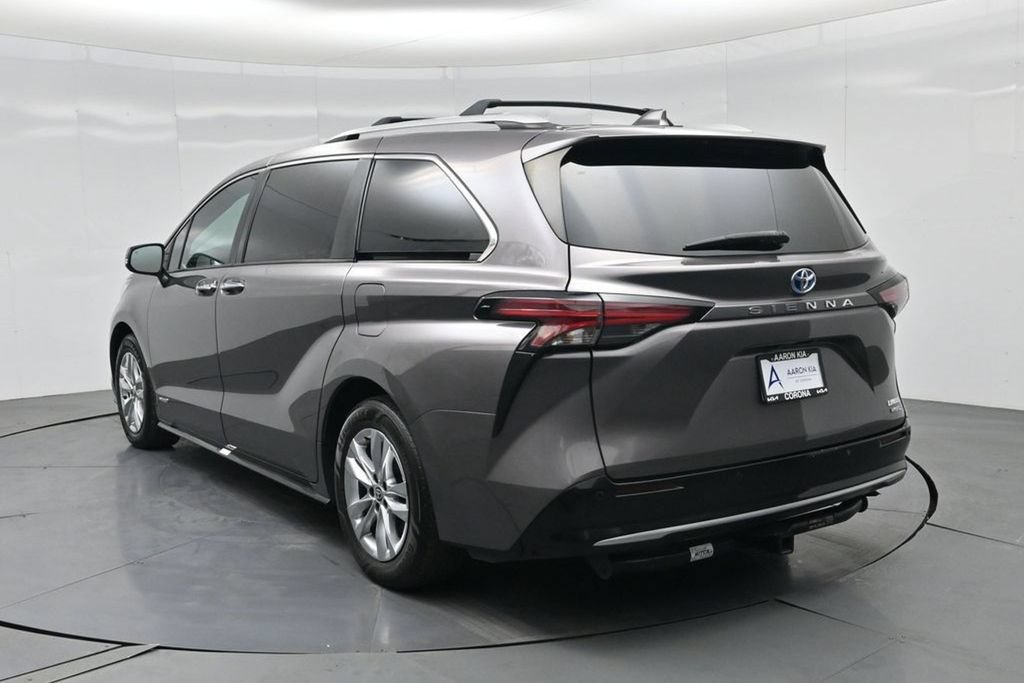 Used 2021 Toyota Sienna Limited FWD image 5