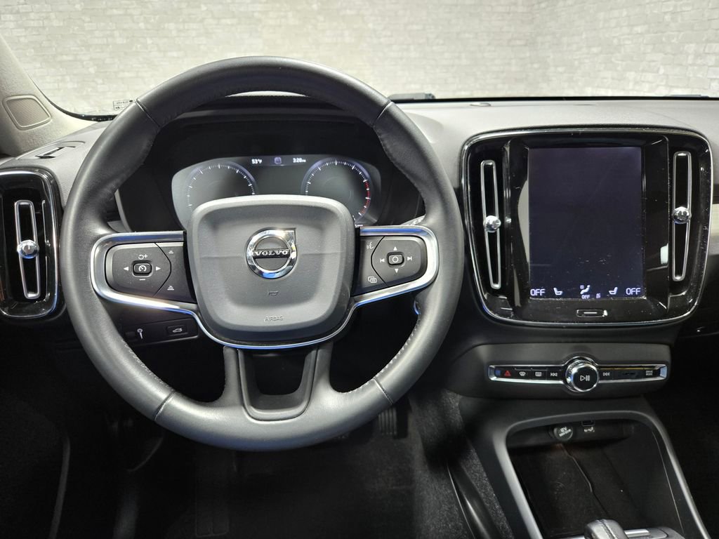 Used 2019 Volvo XC40 T5 Momentum image 17
