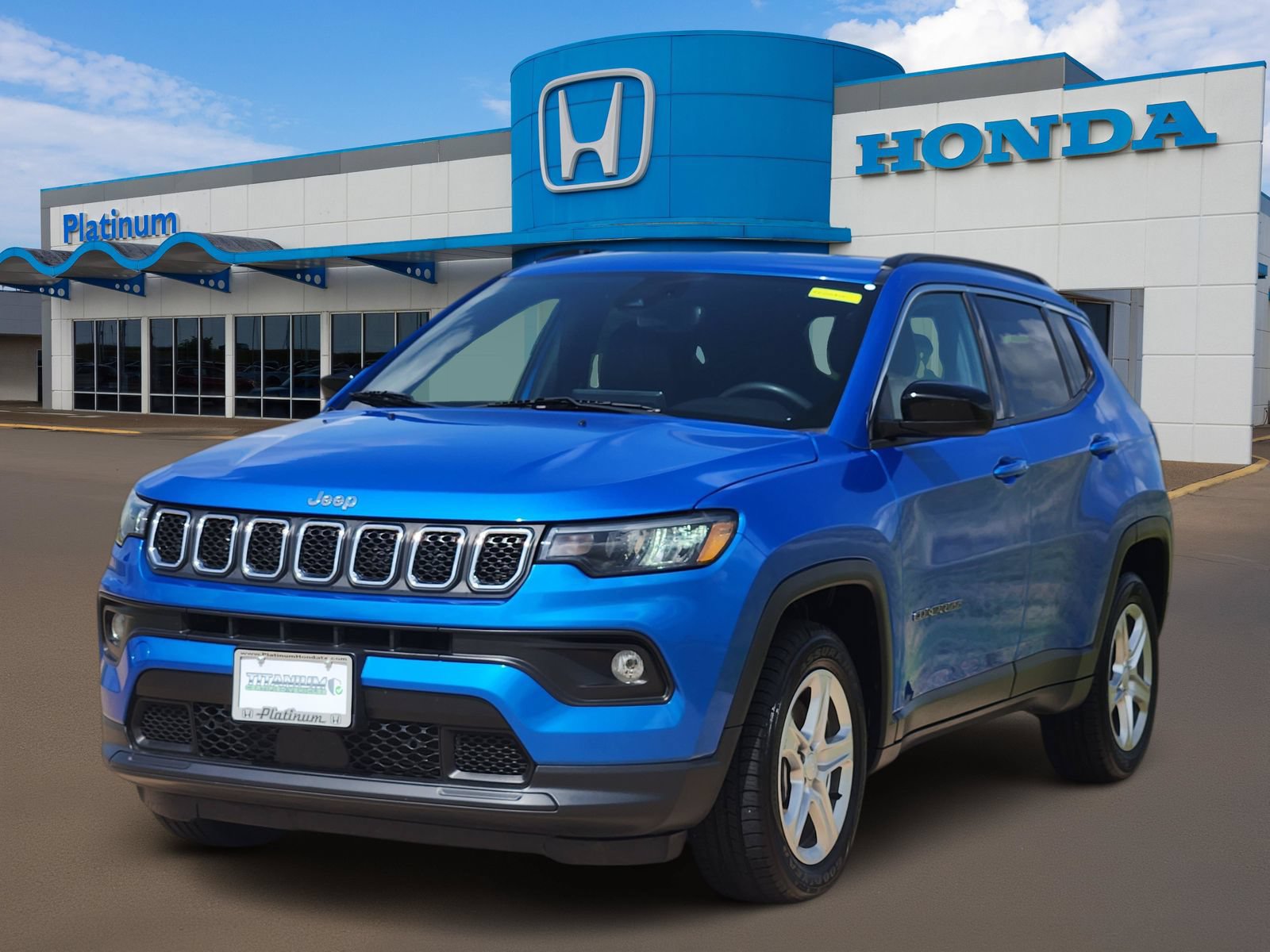 Used 2024 Jeep Compass Latitude AWD/4WD image 2
