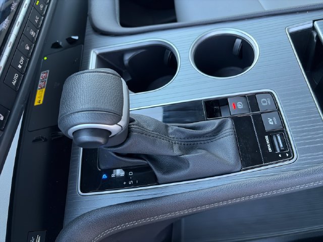 Used 2026 Toyota Sienna XLE FWD image 23