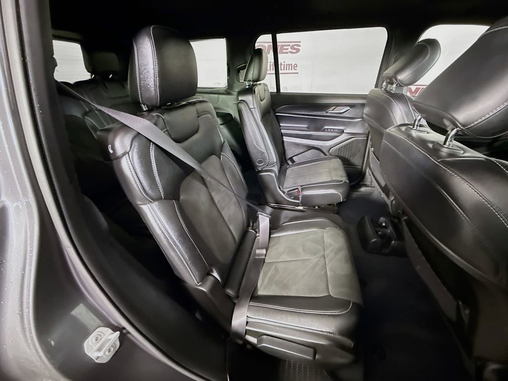Used 2023 Jeep Grand Cherokee L Laredo AWD/4WD image 34