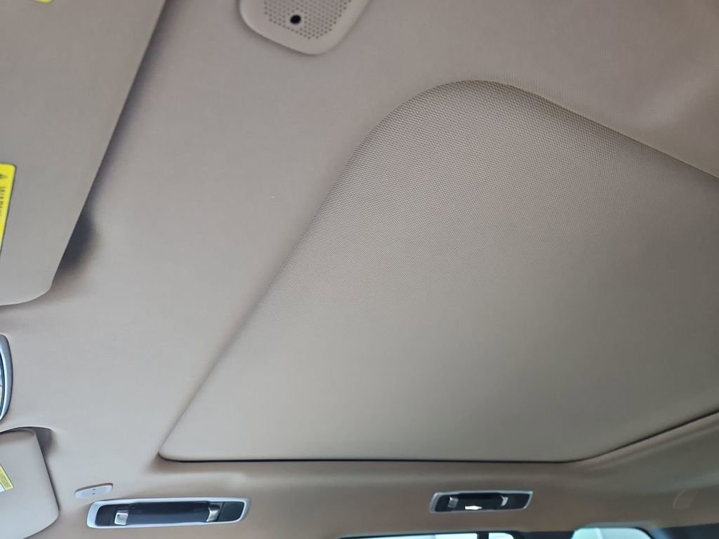 New 2026 Land Rover Range Rover SE image 28