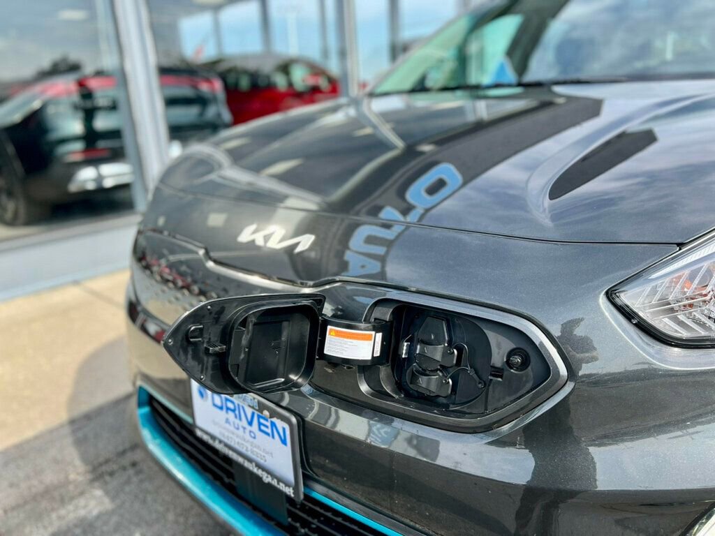 Used 2022 Kia Niro EX w/ Cold Weather Package FWD image 12