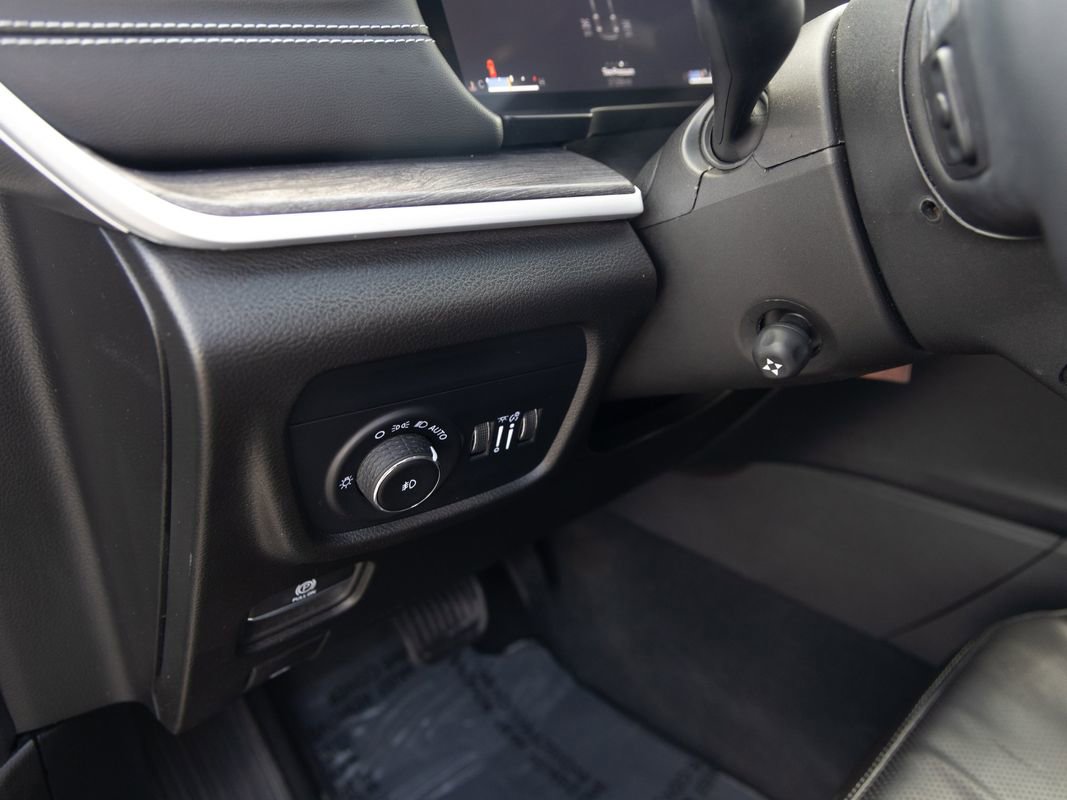 Used 2024 Jeep Grand Cherokee L Limited w/ Luxury Tech Group II AWD/4WD image 10