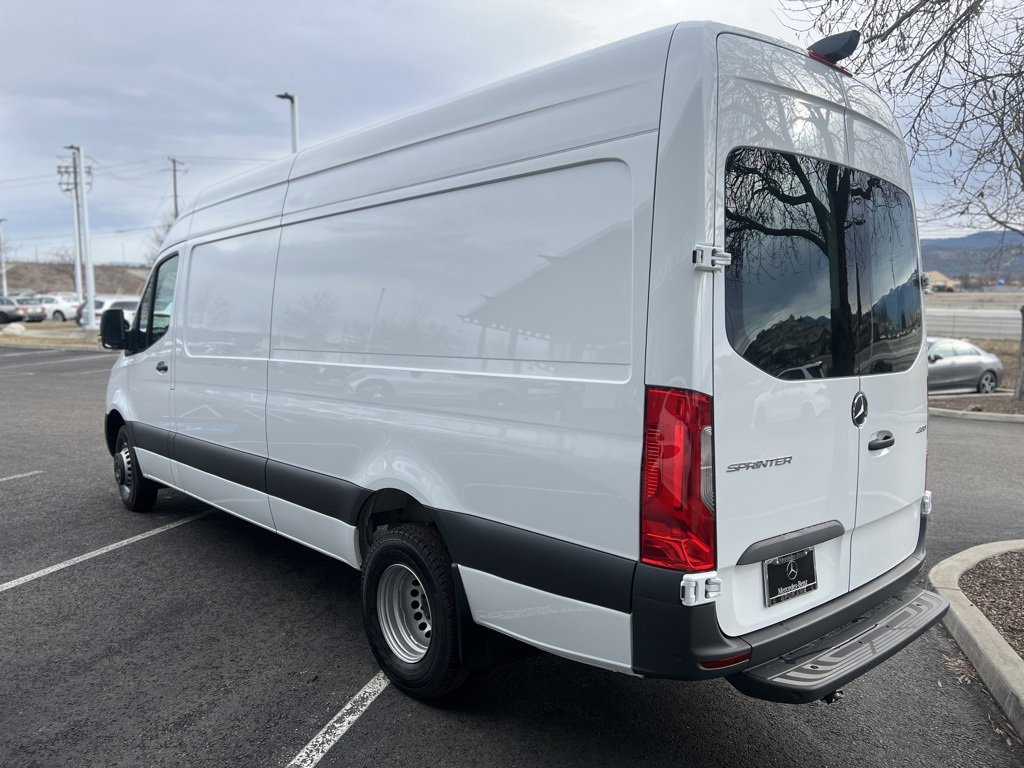 Used 2024 Mercedes-Benz Sprinter 4500 image 9