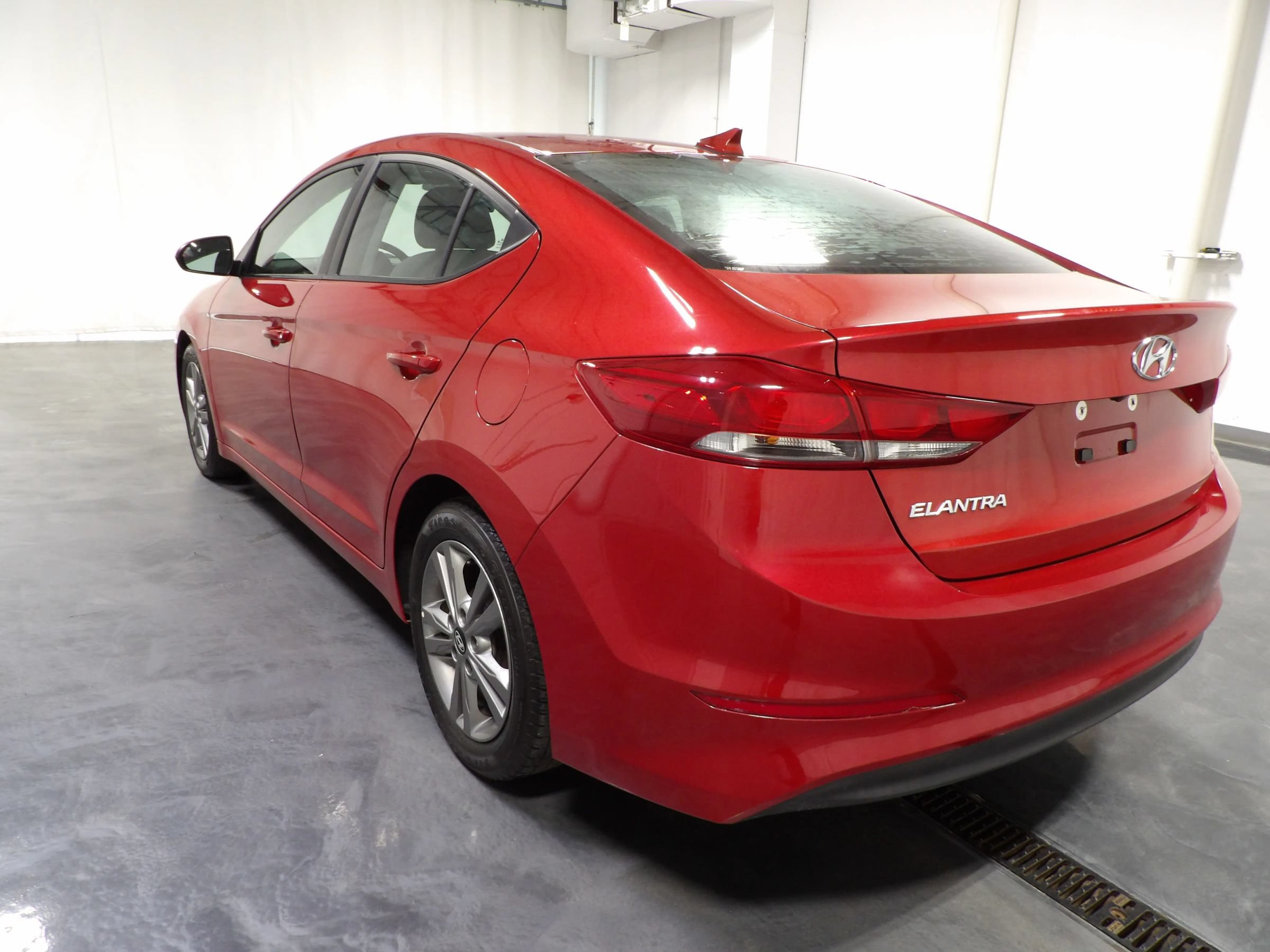 Used 2017 Hyundai Elantra SE FWD image 5