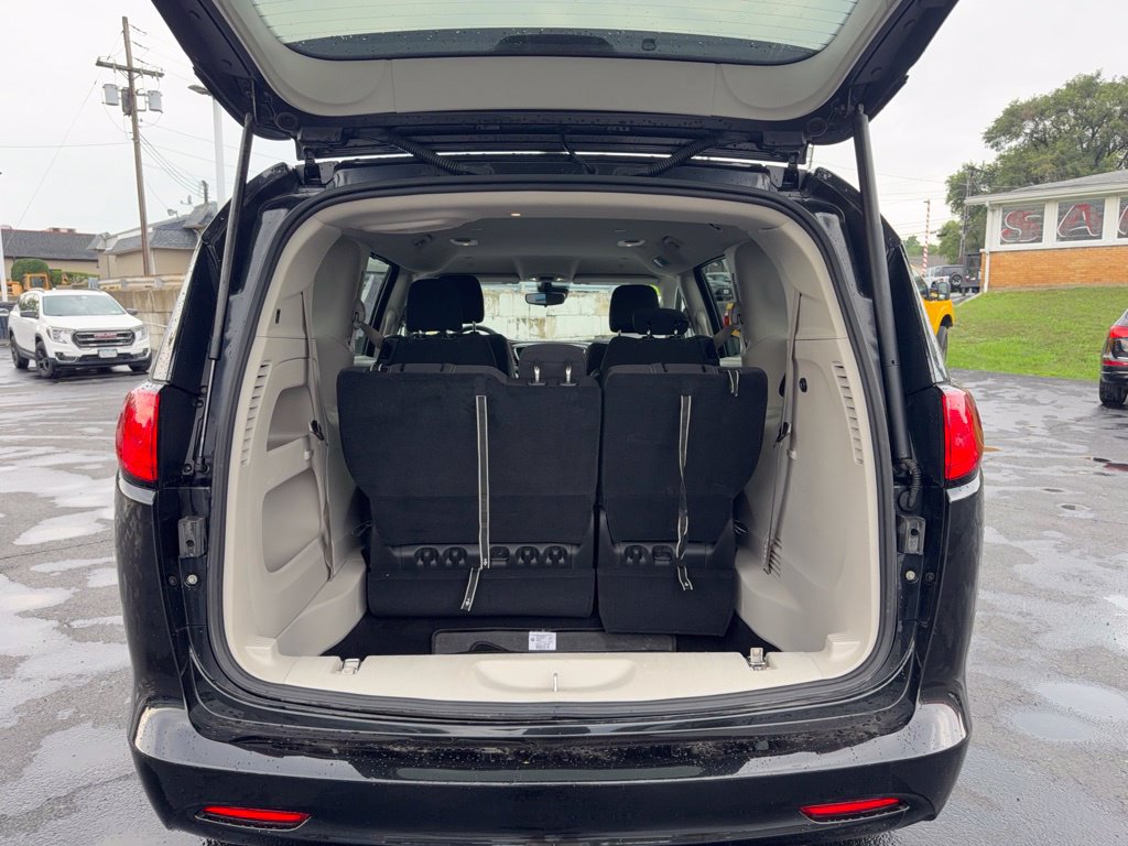 Used 2024 Chrysler Voyager LX FWD image 15