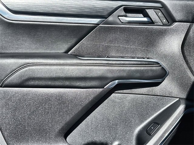 Used 2025 GMC Acadia Elevation image 13