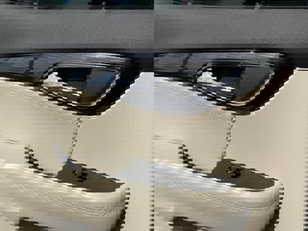 Used 2021 Buick Envision Essence image 12