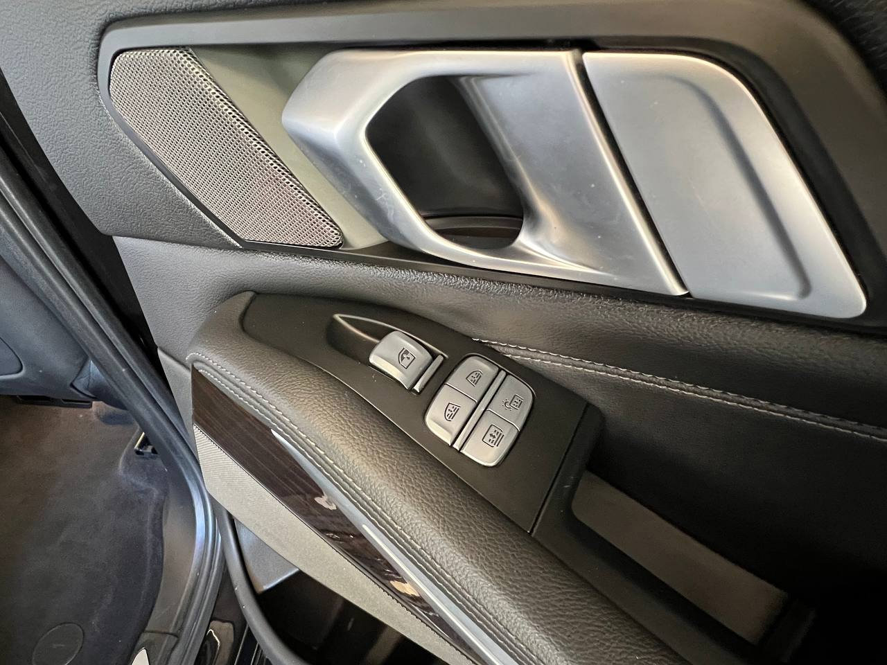 Used 2020 BMW X7 M50i w/ Executive Package image 30